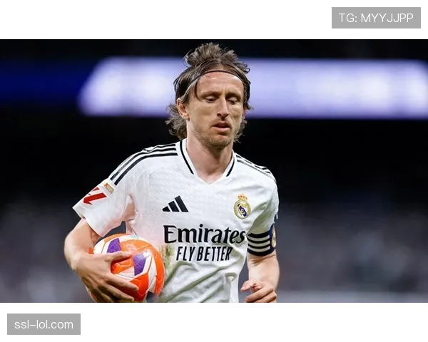 聚焦:39岁的莫德里奇替补登场控制节奏,他在皇马欧冠征程中的角色转变 聚焦:39岁的莫德里奇替补登场控制节奏,他在皇马欧冠征程中的角色转变